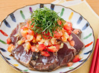 カツオのたたきトマト香味ソースがけ